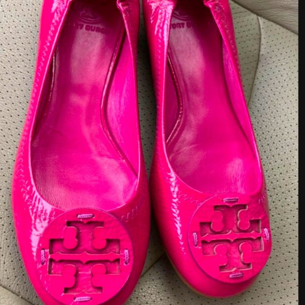Tory Burch women’s flats in bright pink!